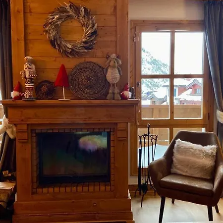Mont Blanc - Arc 1950 - Ski-in Ski-out, 2 Bed Duplex, Sleeps 8 *